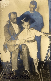 1. Dziadek Adam, ja i Paweł. Załuż, 1898