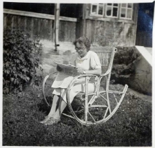 12. Jadwiga Wysocka, mama Krzysia Słojowskiego. [Bystre, 1937]