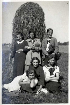 91. [Szkoła Gospodarska w Nowym Sączu. Moje uczennice. V 1937]