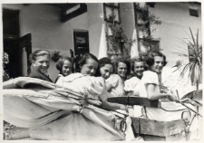 28. Odjazd po gości. Załuż, 1937 [Na zdjęciu od lewej: Z. Czadek, D. i L. Fingerchut, Lucyna Wiktor, A. Fingerchut, M. i E. Wiktor]