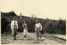 186. Brzozowiec. 1939 [Na zdjęciu od prawej M. Weksler i E. Ziarkiewicz&oacute;wna]