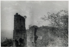 127. Ruiny zamku w Odrzykoniu k/Krosna. 1944