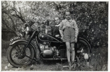 154. Magda i Paweł Wiktor. Oliwa, 1952