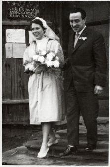 173. [Ślub Staszka Rozwadowskiego z Renią Wysocką. Państwo młodzi. Jasienica, 23 IV 1960]