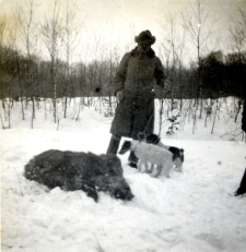 77. Stefan Wiktor z ubitym dzikiem na Świrzu