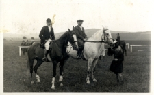 119. [Konkurs hippiczny w Iwoniczu. W. Bynewski, St. Potocki, J. Potocki. Iwonicz, 1934]