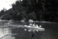 182. [Kajakarze pływający po Sanie. Załuż, 1938]