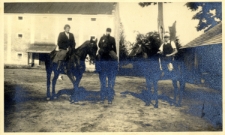 9. Kika Jarochowska na "Przyłbicy", Maja J. na "Lidzie" i Kot. J. na "Dumie". Babica, 1937