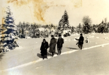 48. Tytus Trzecieski, Tatuś, Adam Morawski i p. Staś hr. Potocki. Komańcza, 1938