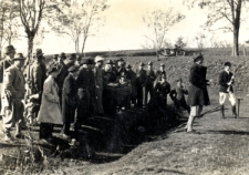 94. Adam Morawski strzela na św. Huberta w Sanoku. 1937