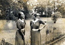 108. Nina i Bola Sulimirskie. Zasław, 1938