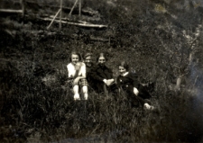 121. Malin, Zyś C., Marysia Z. i p. Janka P. Załuż, 1936