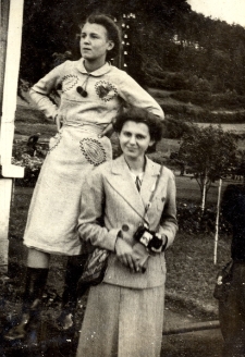 209. [Ewa i Helena Wiktor]