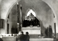 49. [Wierni w świątynii]