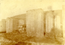 [Ruiny budowli. Załuże, 1915]